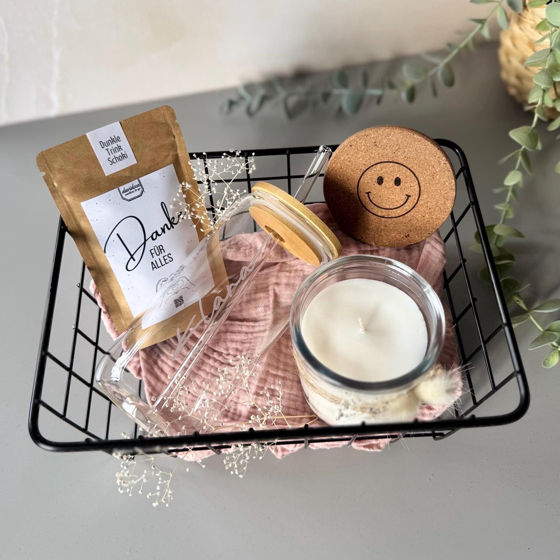 Personalisiertes Trinkglas Geschenkset Mit Duftkerze, Deckel & Trinkschokolade - Dankeschön Geschenk Für Frauen, Lehrerinnen, Freundinnen Personalisiertes Trinkglas Geschenkset Mit Duftkerze, Deckel & Trinkschokolade - Dankeschön Geschenk Für Frauen, Lehrerinnen, Freundinnen von Etsy - undGlueck