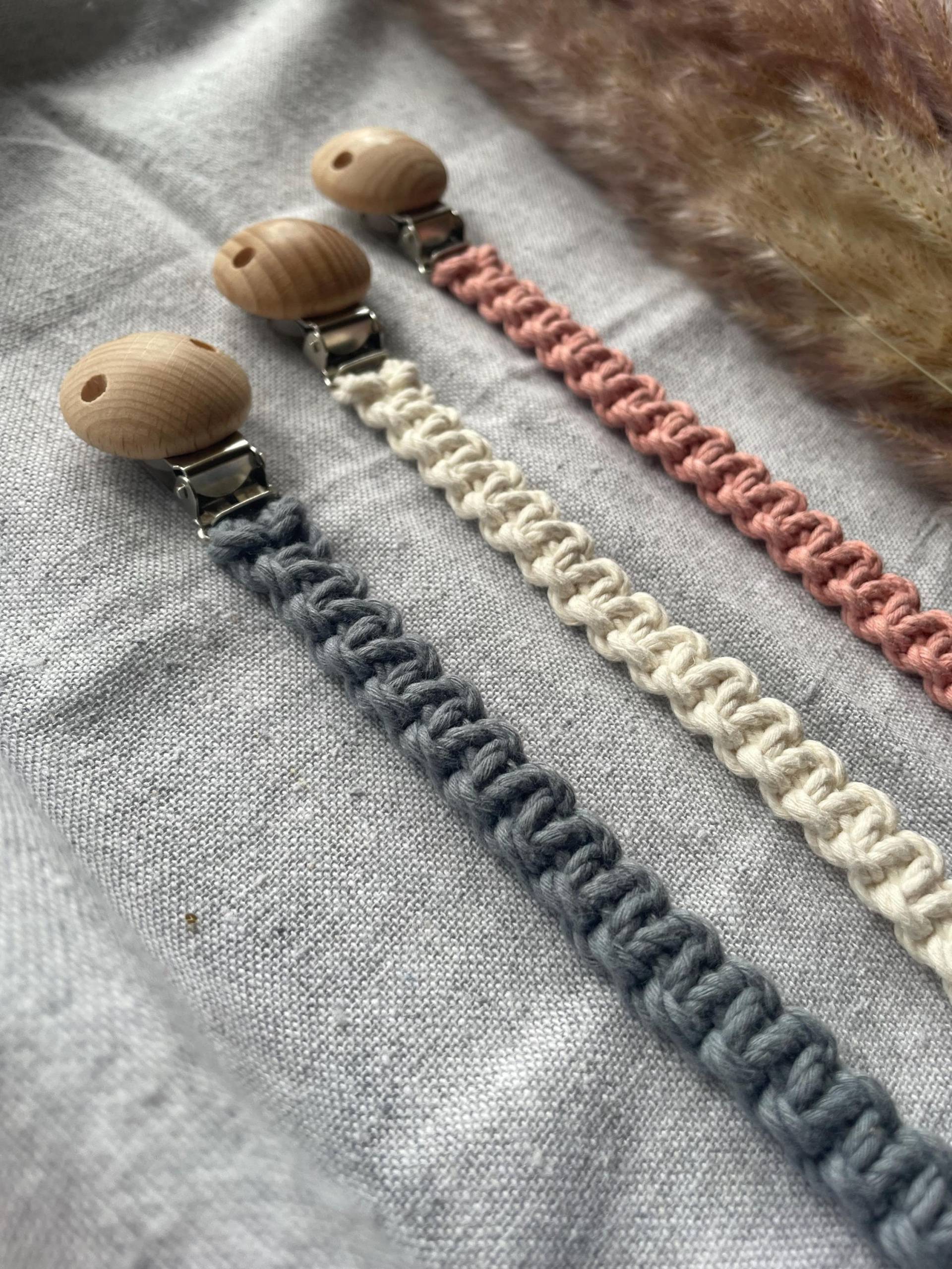 Schnullerkette|Makramee|Babygeschenk|Accessoire|Boho|Babyshower|Junge|Mädchen|Unisex|Handmade|Schnullerhalter von Etsy - vanisknuepfereii