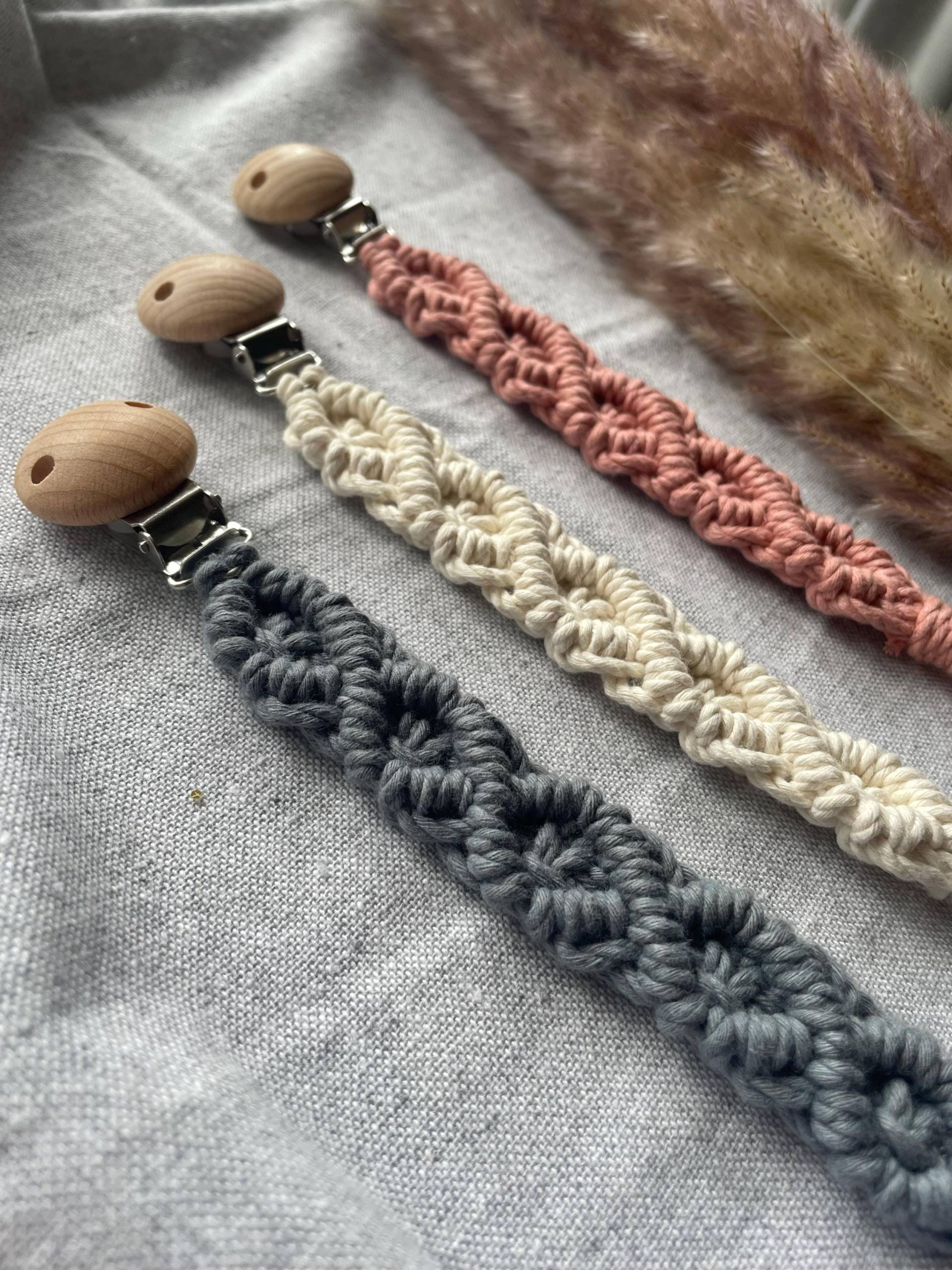 Schnullerkette|Makramee|Babygeschenk|Accessoire|Boho|Babyshower|Junge|Mädchen|Unisex|Handmade|Schnullerhalter von Etsy - vanisknuepfereii