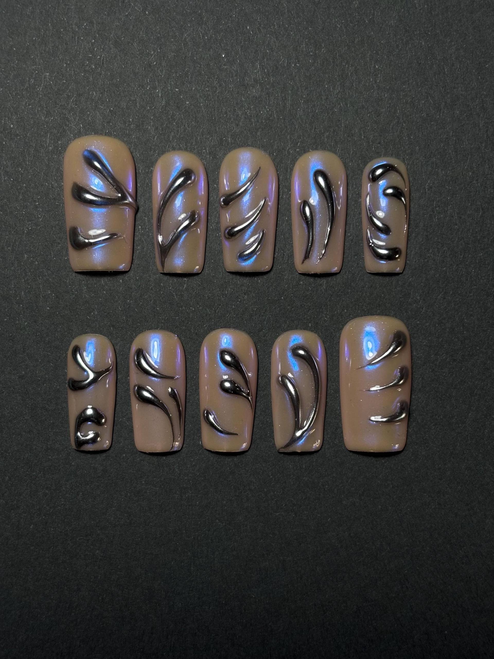 Handgefertigtes Chromnagelset Handgefertigtes Chromnagelset von Etsy - wedothingsch