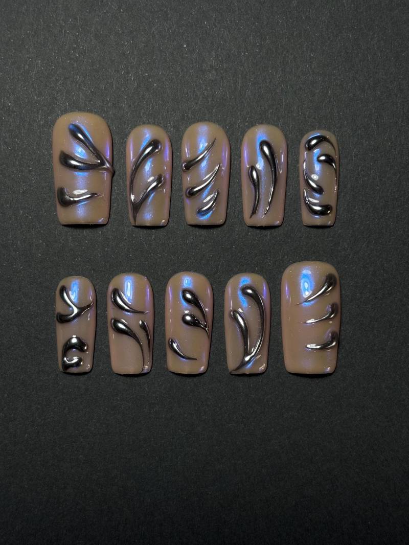 Handgefertigtes Chromnagelset Handgefertigtes Chromnagelset von Etsy - wedothingsch