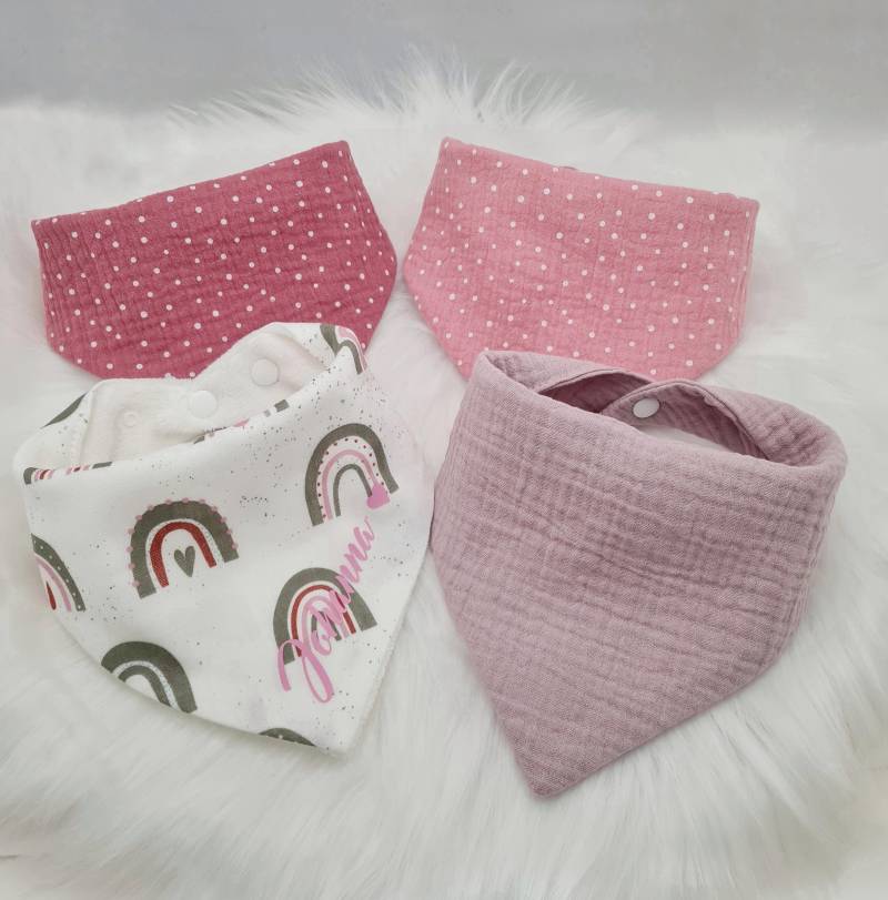 Babygeschenk Zur Geburt/Baby Geschenk Halstuch Mit Name Personalisiert Dreieckstuck Spucktuch Sabbertuch Musselin von Etsy - wirbelwindkids