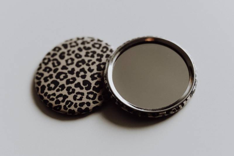 Taschenspiegel Spiegel Button 59mm "Leo Ii" Baumwolle/Kleines Geschenk Sand Schwarz Taschenspiegel Spiegel Button 59mm "Leo Ii" Baumwolle/Kleines Geschenk Sand Schwarz von Etsy - wolkenstaub