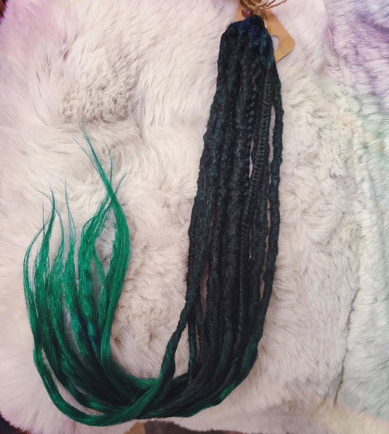 Grün-Schwarze Dreads & Braids Set Ombre Kunsthaar 3 De/7 Se Handgemachte Haarverlängerung Grün-Schwarze Dreads & Braids Set Ombre Kunsthaar 3 De/7 Se Handgemachte Haarverlängerung von Etsy - woolwitcherybyjen