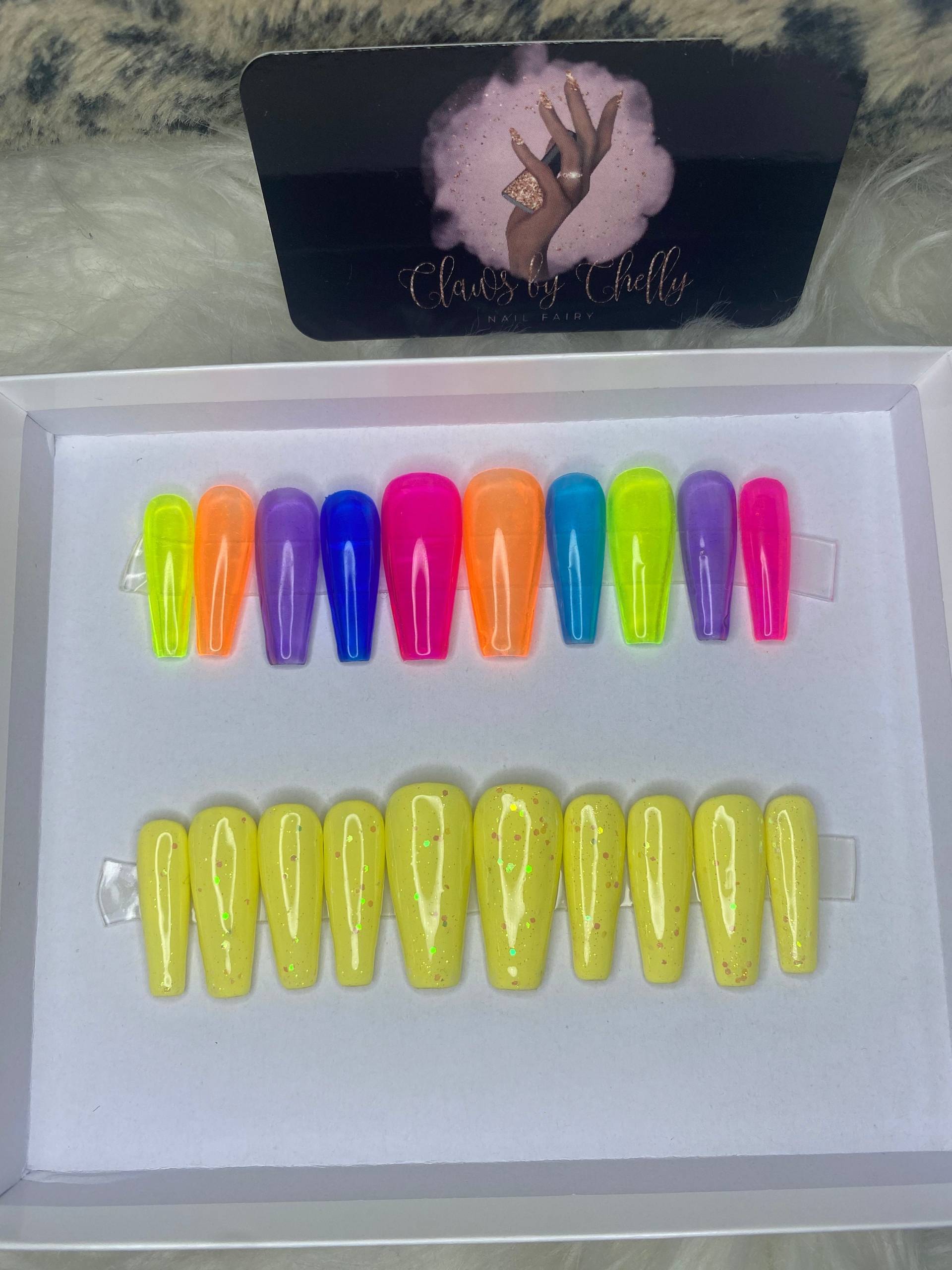 Qualle Nägel | Gelbe Sargnägel Aufdrücken Schimmernde Regenbogennägel von Etsy - xClawsByChellyx