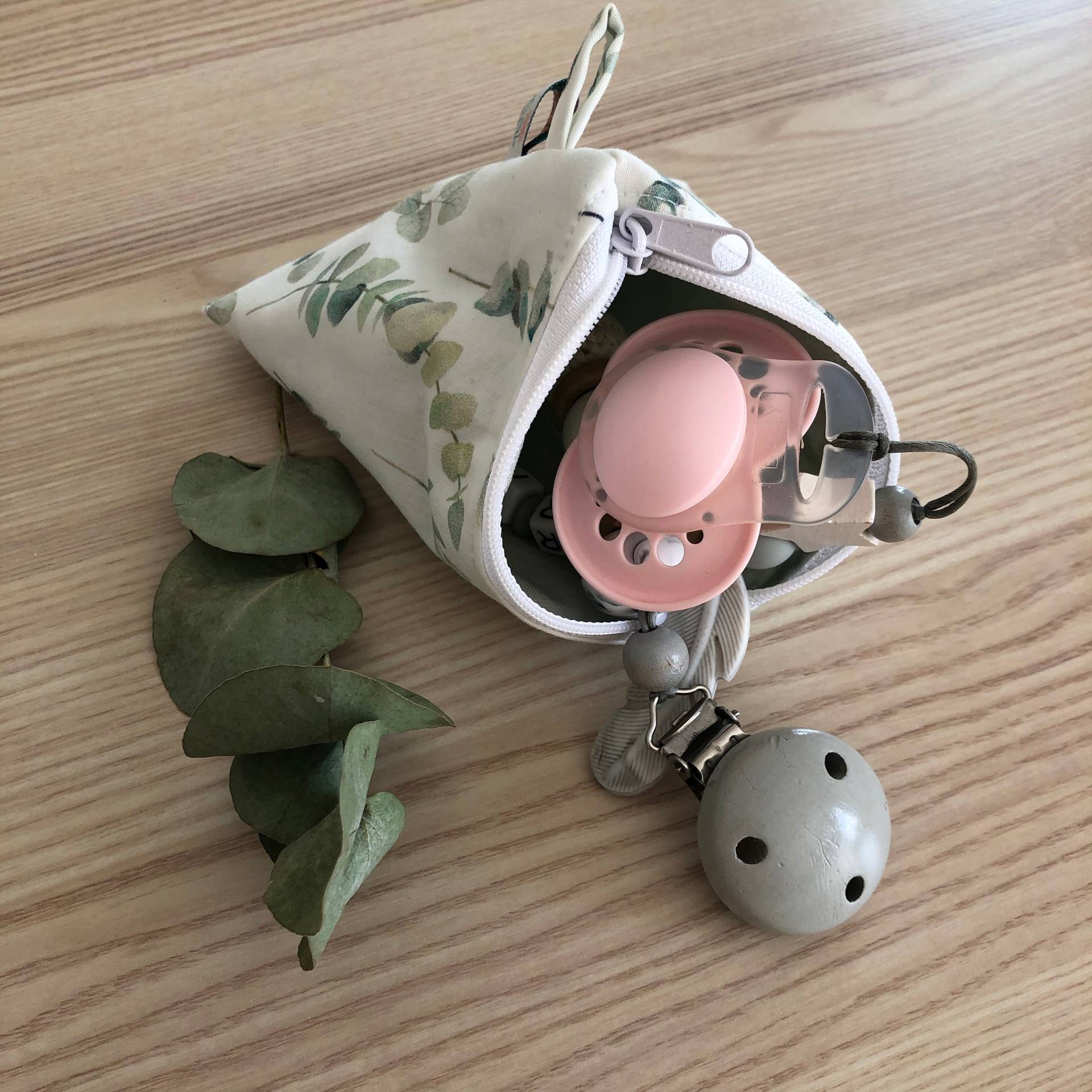 Schnullertasche Eukalyptus von Etsy - zARTrosaDesign