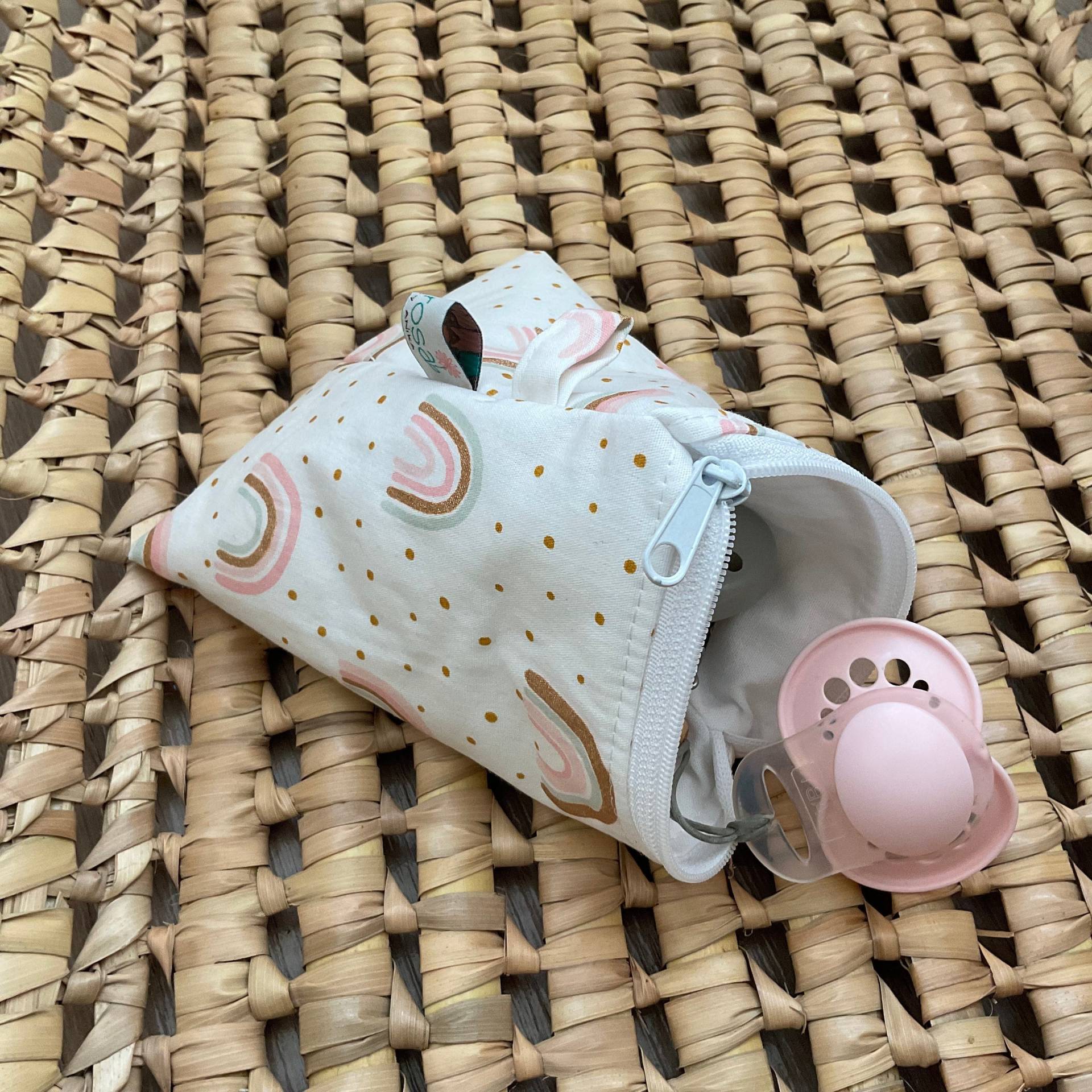 Schnullertasche Regenbogen Schnullertasche Regenbogen von Etsy - zARTrosaDesign
