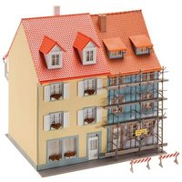 FALLER 130494 H0 2 Kleinstadthäuser mit Malergerüst, Ep. V von FALLER®