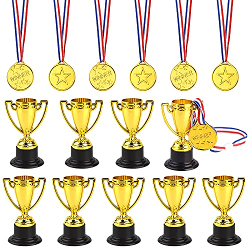 FEPITO 30 Stück Trophäen Medaillen Set 10 Stücke Gold Kunststoff Trophy Cup und 20 Stücke Gewinner Medaillen für Kid Party Sports Awards von FEPITO