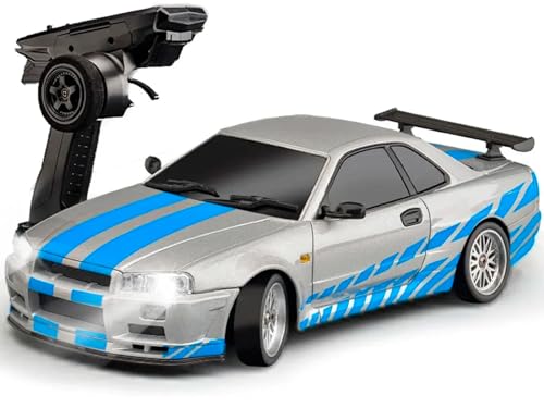 FLYCOLOR LD1899 1/18 RC Drift Car GTR R34 2.4GHz RWD mit Gyroskop on-Road Legierung Körper Shell Racing Cars Radio Control (Silbrig) von FLYCOLOR