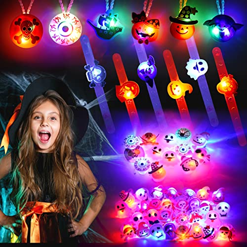 FORMIZON Halloween Party Mitgebsel, 54 PCS Halloween Dekorationen LED Flash Ringe für Kinder, Halloween Party Füllstoffe Supplies, Halloween Süßes Oder Saures Spielzeug Halsketten Armbänder Broschen von FORMIZON