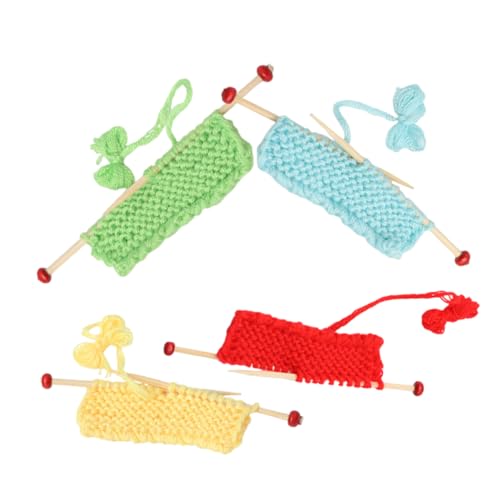 FRCOLOR 4 Stück Puppenhaus Dekoration Bunte Wollwaren Handgefertigte Mini Kleidung Kleine Hausmodelle Wohnaccessoires von FRCOLOR