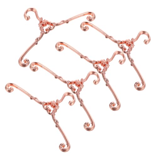 FRCOLOR 5 Stück Miniatur Kleiderbügel für Puppen Hochwertige Roségoldene Metallhänger zur Organisation von Puppenkleidung im Puppenhaus für Stilvolle Präsentation und Aufbewahrung FRCOLOR 5 Stück Miniatur Kleiderbügel für Puppen Hochwertige Roségoldene Metallhänger zur Organisation von Puppenkleidung im Puppenhaus für Stilvolle Präsentation und Aufbewahrung von FRCOLOR
