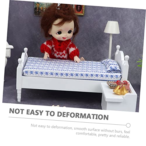 FRCOLOR Maßstab Weißes Einzelbett Modell Kleine Puppenmöbel Dekoration für Spielzimmer Sammler FRCOLOR Maßstab Weißes Einzelbett Modell Kleine Puppenmöbel Dekoration für Spielzimmer Sammler von FRCOLOR