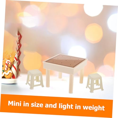 FRCOLOR Miniatur Fünf Gewinnt mit Magnetischem DIY Spielbrett Spielfiguren und Stühlen Tragbares Denkspiel für Erwachsene Pädagogisches Familienspiel Geeignet für Zuhause und Büro von FRCOLOR