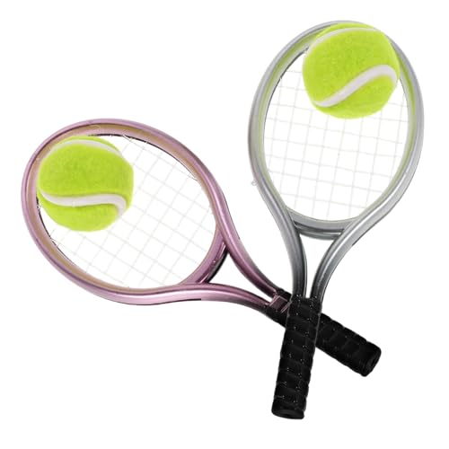 FUNNETOYU 2 Sätze Miniatur Tennis Schläger Set mit Ball Teiliges Kinderspielzeug Puppenhaus Sport Zubehör Realistisch Detailreich Leicht Tragbar für Tennisfans von FUNNETOYU