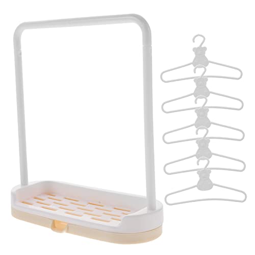 FUNNETOYU Puppenkleiderständer Set mit Kleiderbügeln Stabiles Kunststoff Puppenkleideraufbewahrungsgestell für Bjd Puppen Glatte Oberfläche Schützt Puppenkleidung Erweiterter Stauraum für FUNNETOYU Puppenkleiderständer Set mit Kleiderbügeln Stabiles Kunststoff Puppenkleideraufbewahrungsgestell für Bjd Puppen Glatte Oberfläche Schützt Puppenkleidung Erweiterter Stauraum für von FUNNETOYU