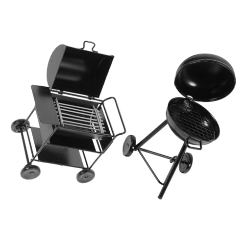 FUNOMOCYA 2 Stück Miniatur BBQ Grill Teilig aus Retro Puppenhaus Grill für Puppenhaus Küche Tragbar und Kompakt Vintage Grillmodell als Dekoratives Küchenelement und Outdoor Accessoire von FUNOMOCYA