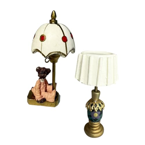 FUNOMOCYA 2 Stück Miniatur Puppenhaus Tischlampe mit Bär Design und Weißem Lampenschirm Kreative Miniaturleuchte für Puppenmöbel Detailreiche Mini Lampe als Foto Requisite für Puppenstube FUNOMOCYA 2 Stück Miniatur Puppenhaus Tischlampe mit Bär Design und Weißem Lampenschirm Kreative Miniaturleuchte für Puppenmöbel Detailreiche Mini Lampe als Foto Requisite für Puppenstube von FUNOMOCYA
