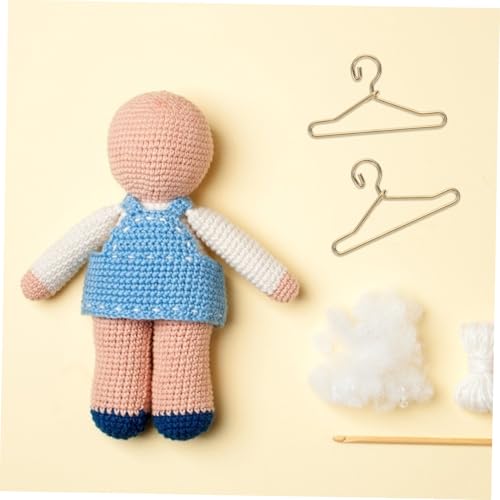 FUNOMOCYA 50 Stück Mini Metall Puppenkleiderbügel Gold Langlebig und Stabil als Puppenmantelständer Platzsparend für Puppenkleidung Organisation von Puppenschränken von FUNOMOCYA