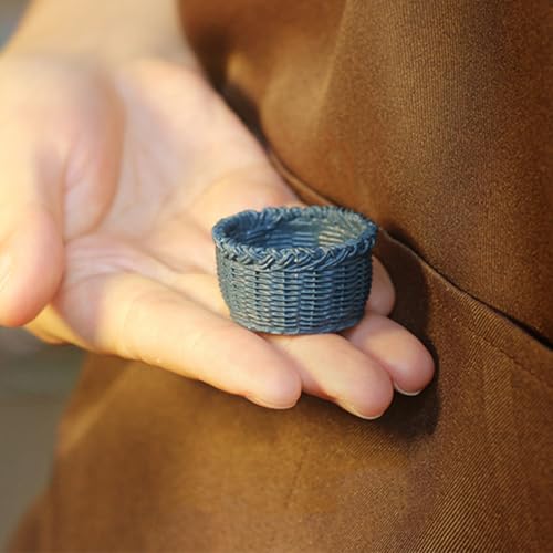 FUNOMOCYA 6 Stück Teiliges Miniaturkorb Resin Farbenfrohe Miniatur Deko Körbchen für Puppenhaus Stabile Miniatur Aufbewahrungskörbe als Hausdeko und Fotorequisite Farben Je von FUNOMOCYA