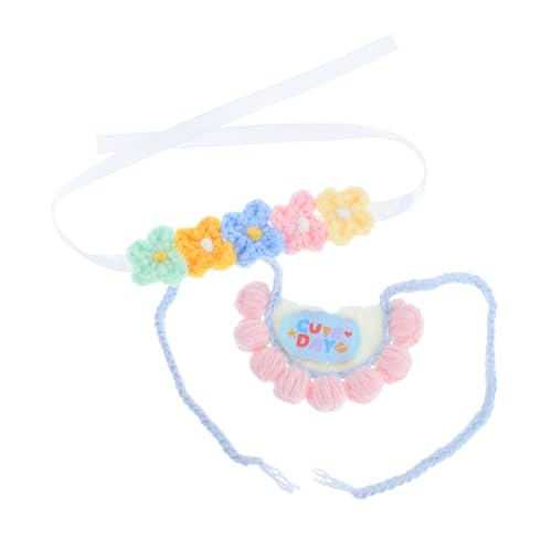 FUNOMOCYA Gestricktes Puppenzubehör mit Blumenkopfschmuck und Babylätzchen Weiches Plüschkleid für Sammlerpuppen Plüschtier-Outfit Wiederverwendbar Passend für Stofftiere von FUNOMOCYA