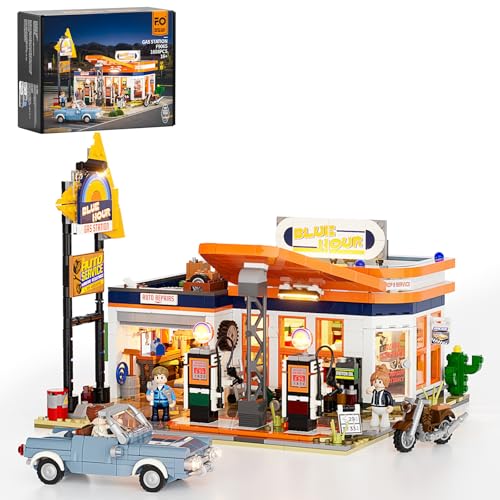 FUNWHOLE City Gas Station Bauset mit Licht – 1608PCS modularer Brick-Baukasten für Erwachsene & Teenager, zur Ausstellung & Roadtrip-Szenen, inklusive Oldtimer & Werkzeuge von FUNWHOLE