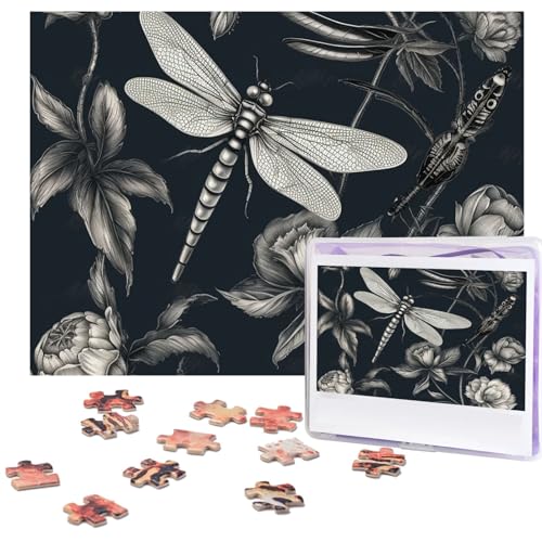 Puzzle für Erwachsene, 500 Teile Lustige Herausfordernde Puzzles Schwarze Blumen und Libelle Bild Puzzle Holzpuzzle Kunstwerk Familienspiel Puzzle für Geburtstag 51,8 cm x 38,1 cm Puzzle für Erwachsene, 500 Teile Lustige Herausfordernde Puzzles Schwarze Blumen und Libelle Bild Puzzle Holzpuzzle Kunstwerk Familienspiel Puzzle für Geburtstag 51,8 cm x 38,1 cm von FZQVSLCM