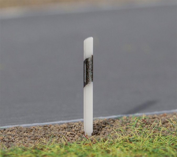 20 Begrenzungspfähle 20 Begrenzungspfähle von Faller