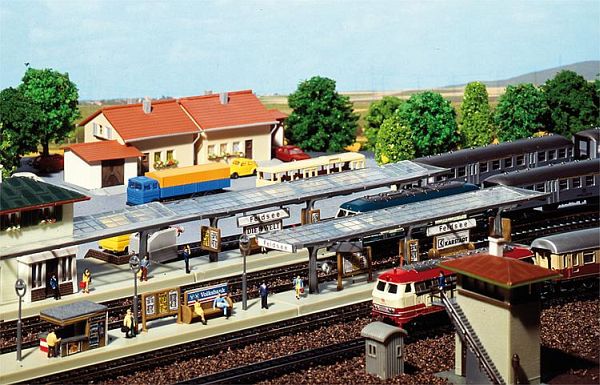 3 Bahnsteige 3 Bahnsteige von Faller