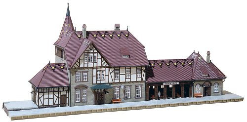 FALLER Bahnhof Schwarzburg Modellbausatz mit 406 Einzelteilen 550 x 185 x 230 mm I Modelleisenbahn Zubehör H0 Gebäude I Modelleisenbahn H0 Bahnhof von FALLER