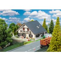 Faller 130640 H0 Saniertes Einfamilienhaus Faller 130640 H0 Saniertes Einfamilienhaus von Faller