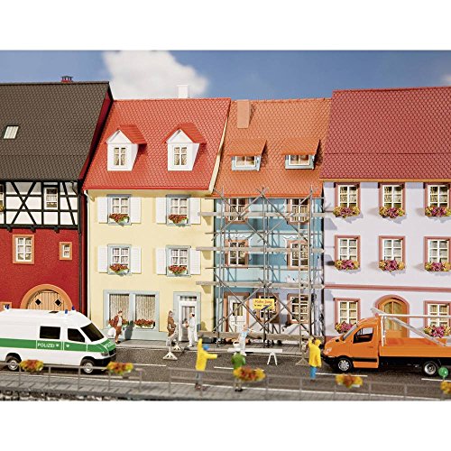 Faller 130494 H0 2 Kleinstadthäuser mit Malergerüst Faller 130494 H0 2 Kleinstadthäuser mit Malergerüst von FALLER