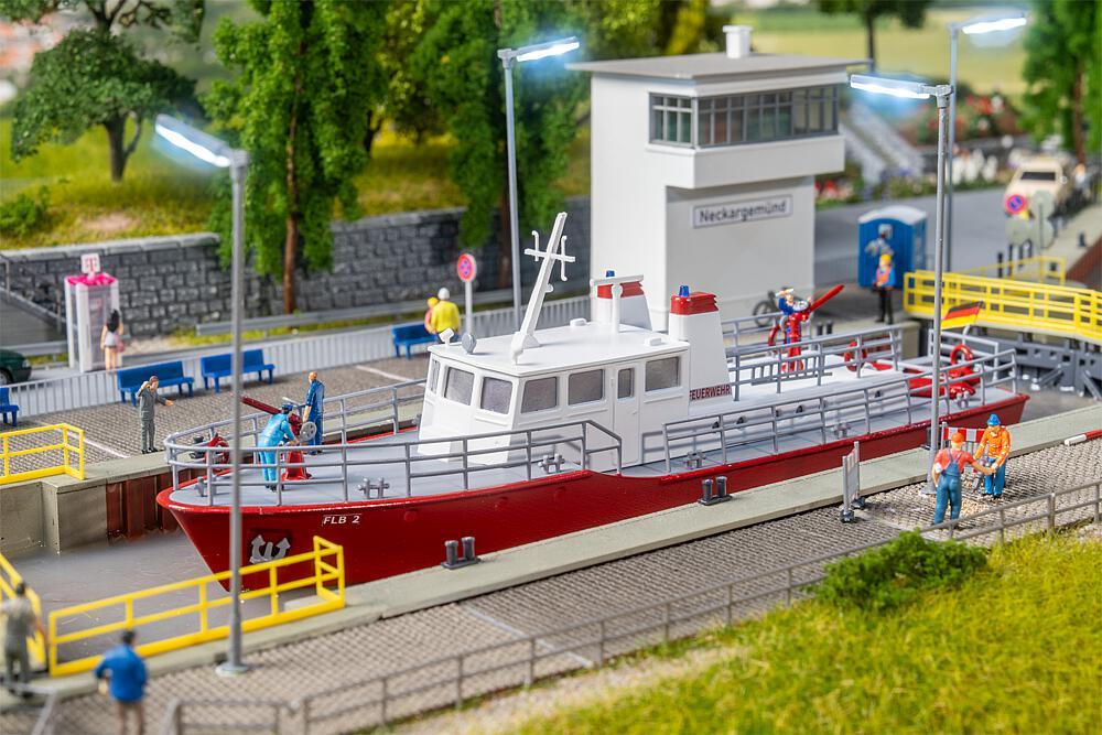Feuerlöschboot Feuerlöschboot von Faller