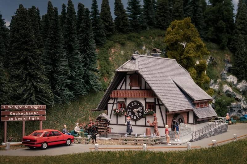 Jubiläumsmodell - 1. Weltgrößte Kuckucksuhr mit Figur von Faller