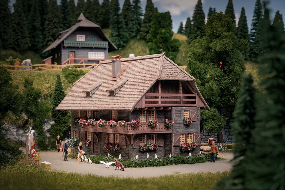 Jubiläumsmodell - Uhrenmacherhaus mit Figur von Faller