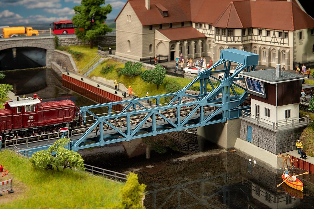 Klappbrücke mit Antrieb Klappbrücke mit Antrieb von Faller