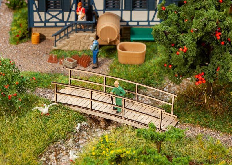 Kleine Holzbrücke von Faller
