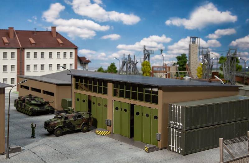 Kleine Reparaturhalle von Faller