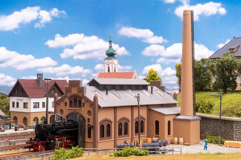 Lokwerkstatt - Monatsmodell September von Faller