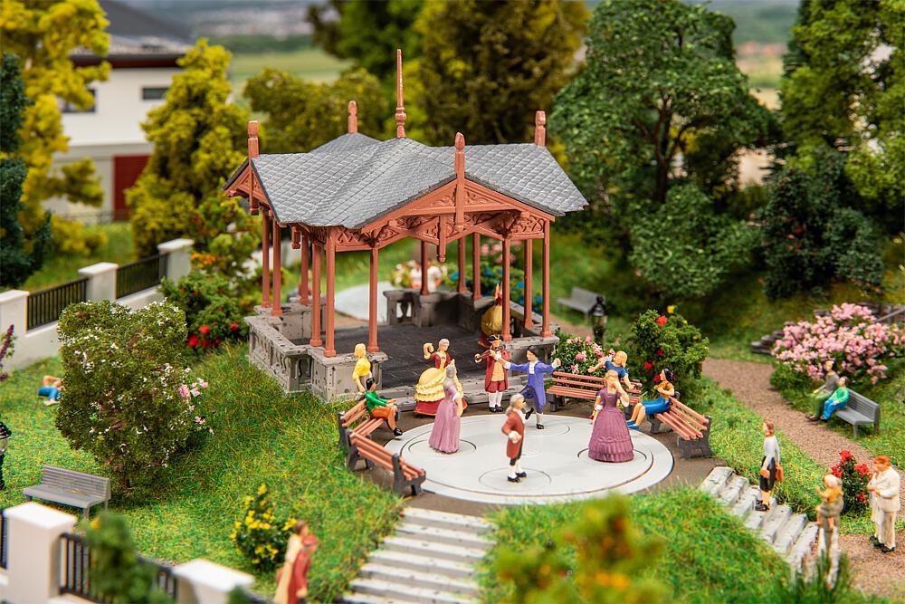 Musikpavillon mit tanzenden Figuren Musikpavillon mit tanzenden Figuren von Faller