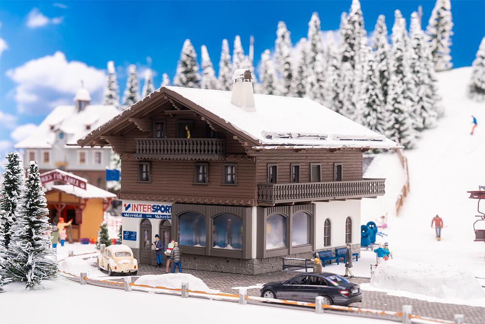 Skigeschäft INTERSPORT - Monatsmodell November von Faller