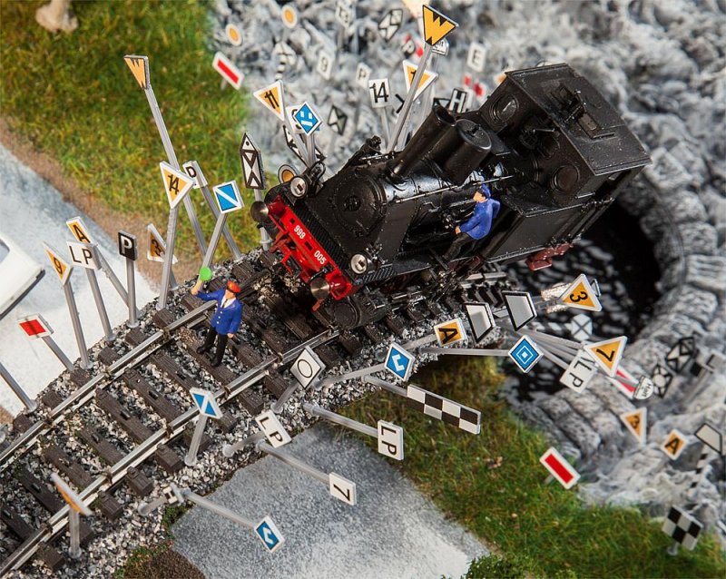 Streckenschilder-Set von Faller