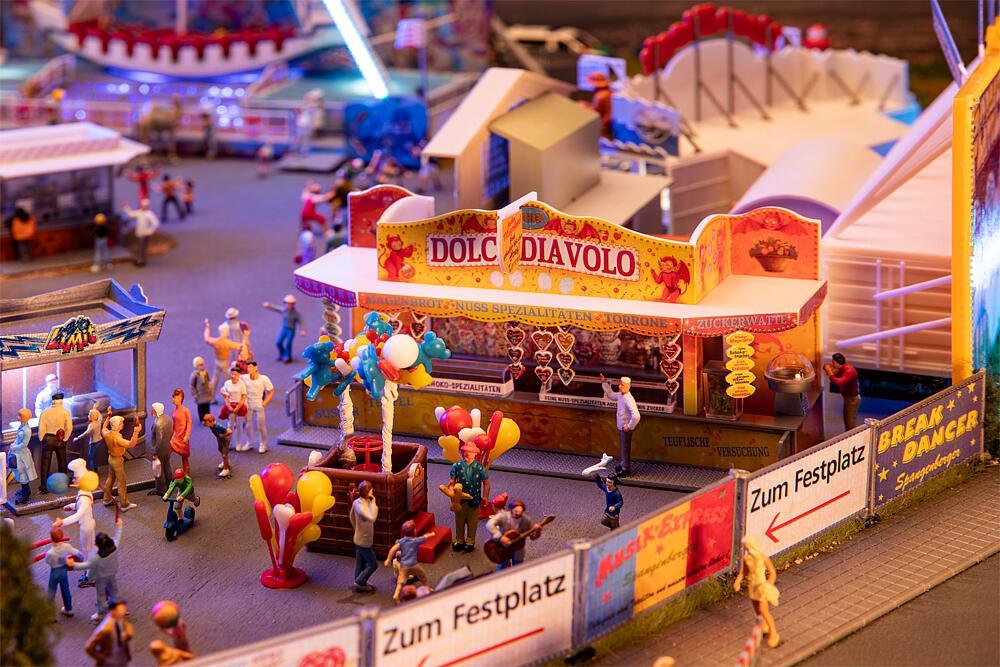 Süßigkeitenbude und Ballonkünstler Süßigkeitenbude und Ballonkünstler von Faller