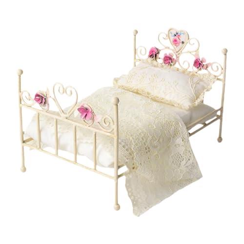 Fenteer 1/12 Puppenhaus Eisenbett, Mini Retro Bett, Realistisches Einzelbett, Kleines Bett für DIY Modell, Lebensszenen Layout, Schaufenster Ausstellungsmöbel, Spitzenbettwäsche Fenteer 1/12 Puppenhaus Eisenbett, Mini Retro Bett, Realistisches Einzelbett, Kleines Bett für DIY Modell, Lebensszenen Layout, Schaufenster Ausstellungsmöbel, Spitzenbettwäsche von Fenteer