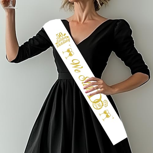Schärpe zum 50. Hochzeitstag, Party-Dekorationen "We Still Do 50 Years", 50. Hochzeitstag, Geschenk, Dekorationen, Gastgeschenke für Prost bis 50 Jahre Verlobung, Partyzubehör (50. Geburtstag) von Festiblast