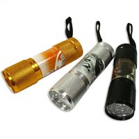 Star Wars LED Taschenlampe 8,7 cm, cooles Star Wars-Design, 1 Stück Star Wars LED Taschenlampe 8,7 cm, cooles Star Wars-Design, 1 Stück von Fun Trading GmbH
