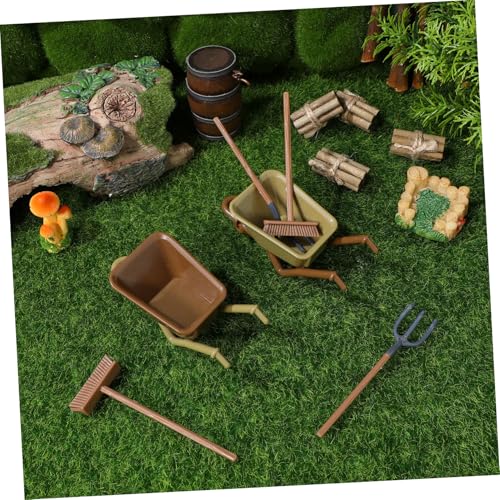 GALPADA 2 Sätze Miniatur Schubkarre Modell Dekoratives Puppenhaus Zubehör Teiliges PP Material Miniatur Gartendeko für Mini Haus Wohnzimmer Zufällige Farbe Zufällige Farbe von GALPADA