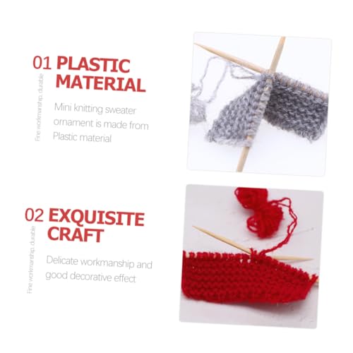 GALPADA 2 Stück Miniatur Strickpullover Modell Rot für Puppenhaus Dekoration Handgestrickte Miniaturpullover als Kreative Wohnaccessoires Detailreiche Miniatur Dekoration für Sammler und von GALPADA