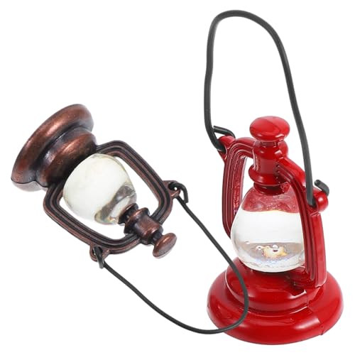 GALPADA 2 Stück Vintage Miniatur Lampen Retro Kerosinlampen Puppenhaus Zubehör für Realistische Beleuchtung Dekoration für Spielzeughäuser Rot Rotkupfer GALPADA 2 Stück Vintage Miniatur Lampen Retro Kerosinlampen Puppenhaus Zubehör für Realistische Beleuchtung Dekoration für Spielzeughäuser Rot Rotkupfer von GALPADA